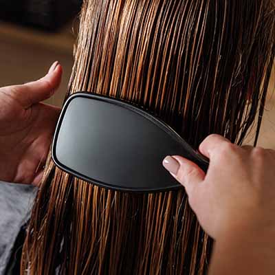 Extensions_cheveux_détail_entretien Entretien extensions de cheveux à Bulle | Fribourg