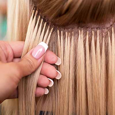 Extensions_cheveux_détail_pose Pose extensions de cheveux à Bulle | Fribourg